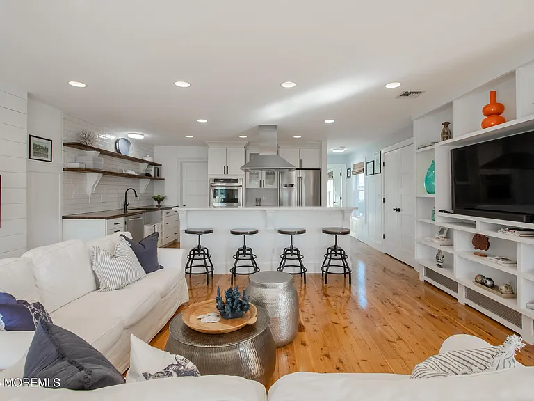 31 Washington Ave — Photo 13