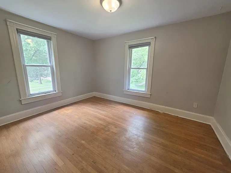 622 Hudson St — Photo 8