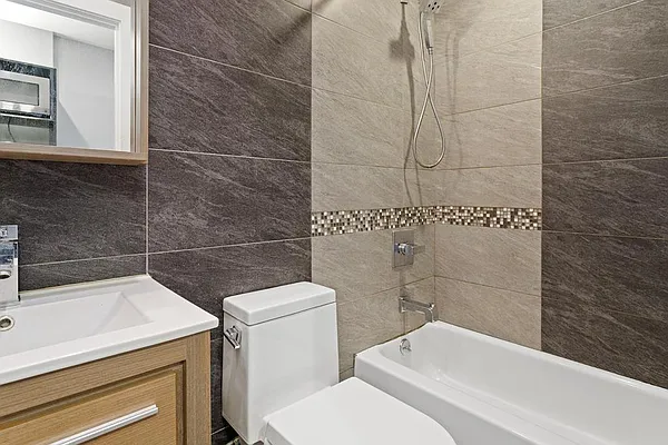 Rented by Safdie Realty Group | media 34