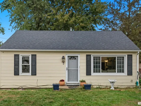 5007 48th St, Moline, IL 61265