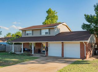928 NE 4th St, Moore, OK 73160