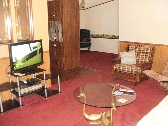 Separate dining alcove