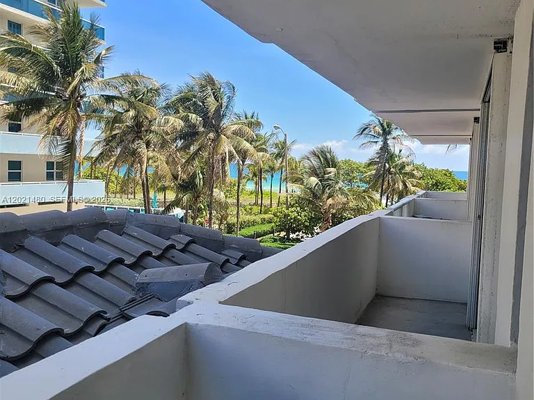 9195 Collins Ave #309 — Photo 4
