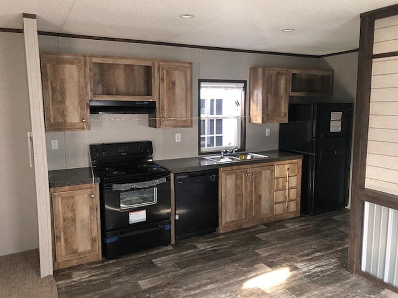 2nd image of 501 N Taylor St Trlr 144