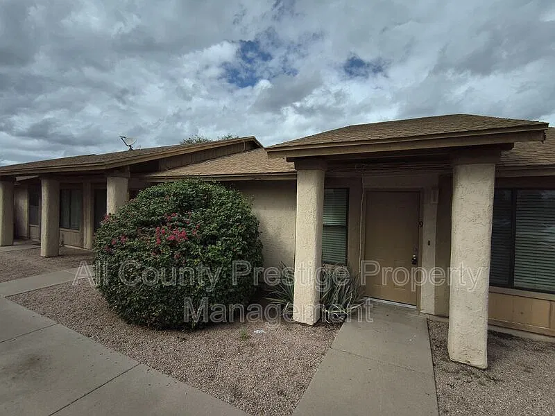 2 bed, 1.0 bath, 840 sqft, $1,250 — Photo 1