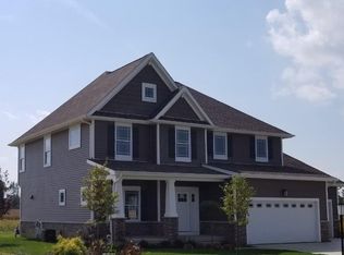 611 Tanglewood Ln, Chesterton, IN