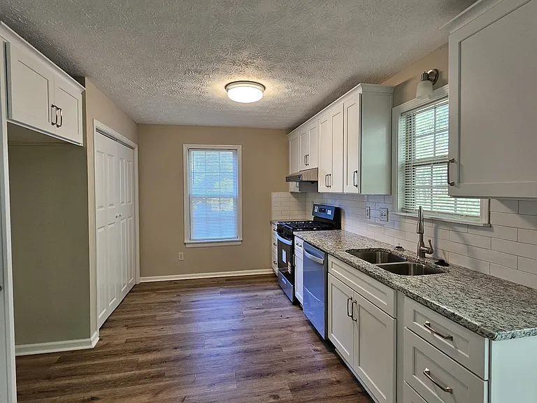 733 Vinebrook Ln — Photo 6