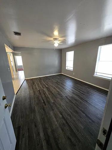 311 Calgary Ave #C Photo 1 311 Calgary Ave #C Photo 1
