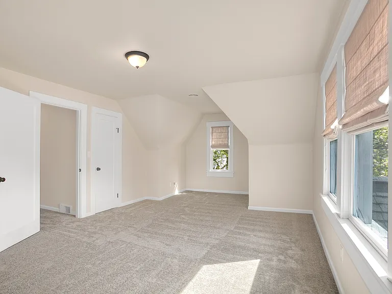 9212 36th Ave SW — Photo 17