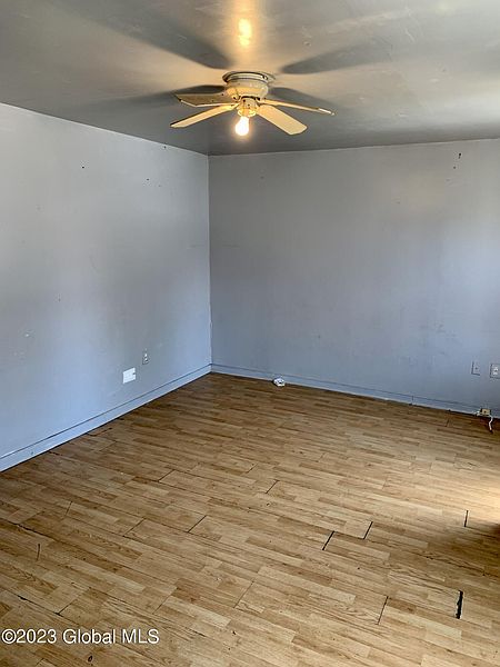 5th image of 831 Bridge Street