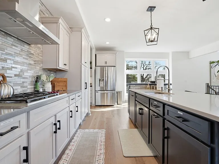 S Lewis Pl — Photo 26
