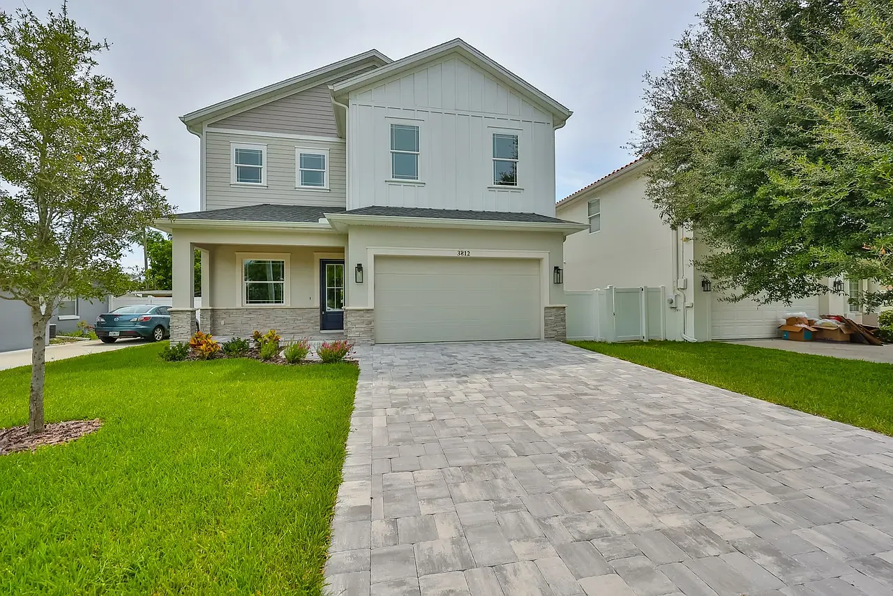 4 bed, 3591 sqft, $8,000 — Photo 1