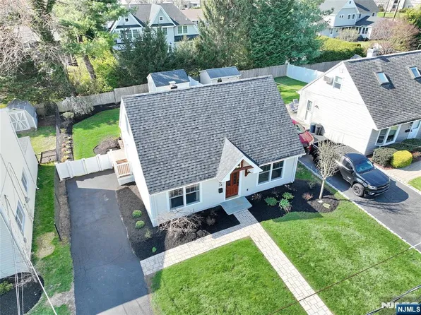 34 Charles Ter, Waldwick, NJ 07463