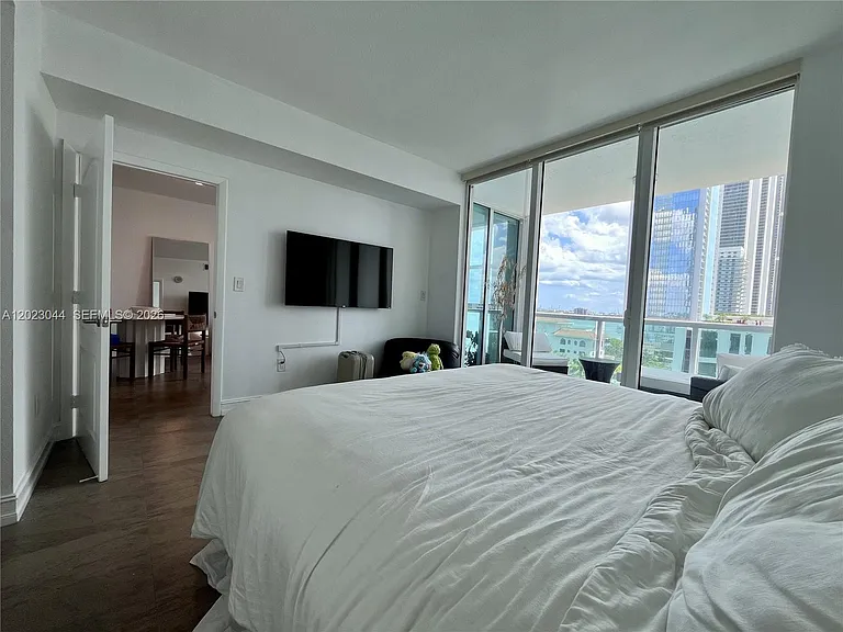 500 NE 29th St #1005 — Photo 19