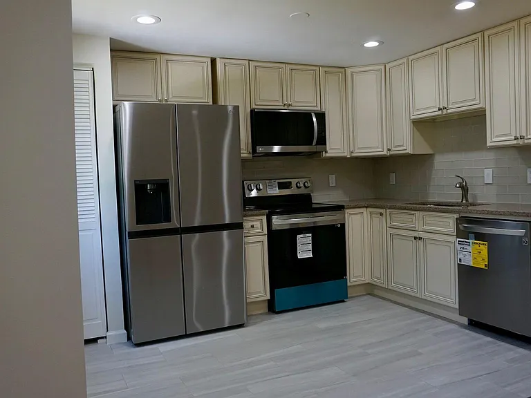 8179 Curving Creek Ct — Photo 3