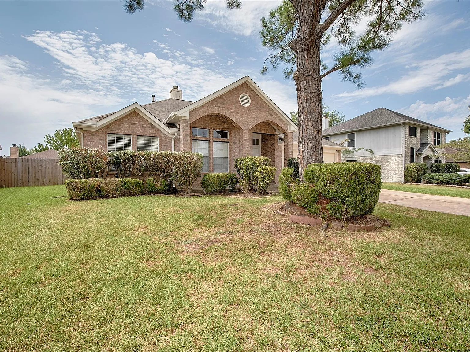 4 bed, 2.5 bath, 1861 sqft, $2,500 — Photo 2