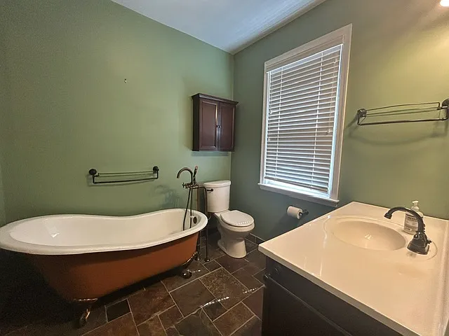 306 Kingston Rd — Photo 9