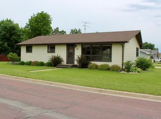 308 Colonial Ave, Lakefield, MN 56150