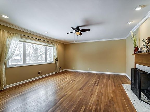 5th image of 232 E Schantz Ave