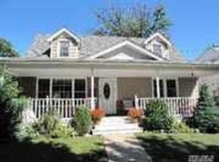 184 Beebe Rd, Mineola, NY 11501