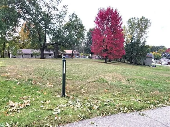 131 Dockside Cir, Blue Springs, MO 64015