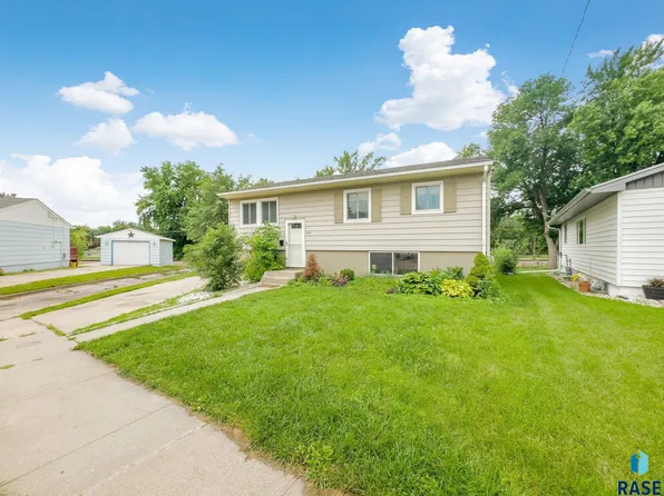 821 S Highland Ave, Sioux Falls, SD 57103