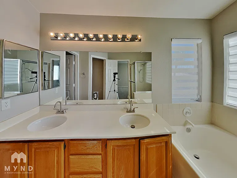1616 Scenic Peak — Photo 10
