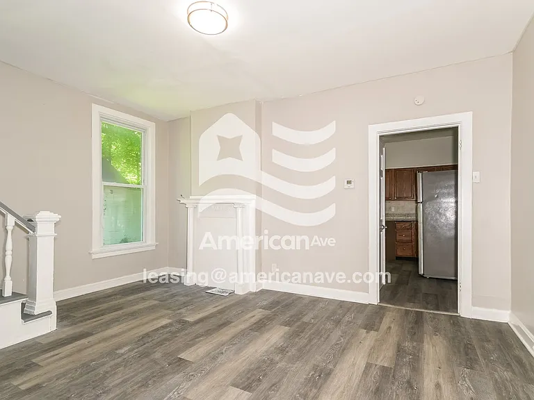 1531479_005_living_room_5.jpg
