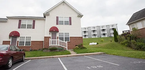 196 Emerson Ln Photo 1