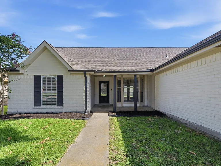 1805 Whitebriar Dr — Photo 2