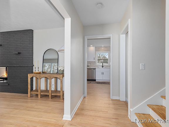 4th image of 2512 Union Ave NE