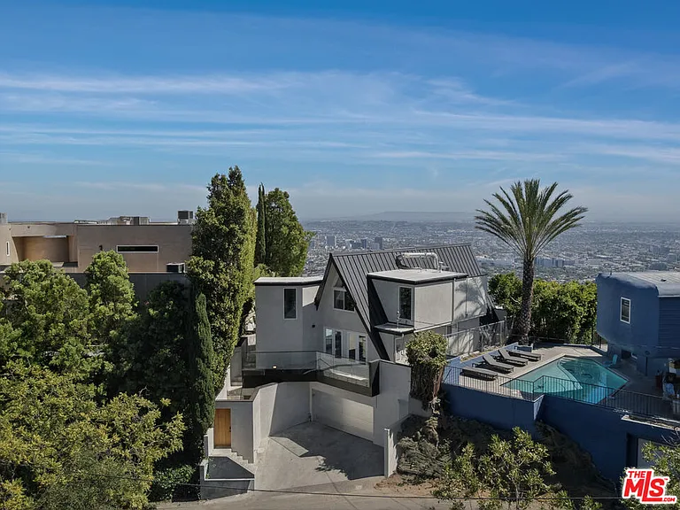 8460 Cole Crest Dr — Photo 4