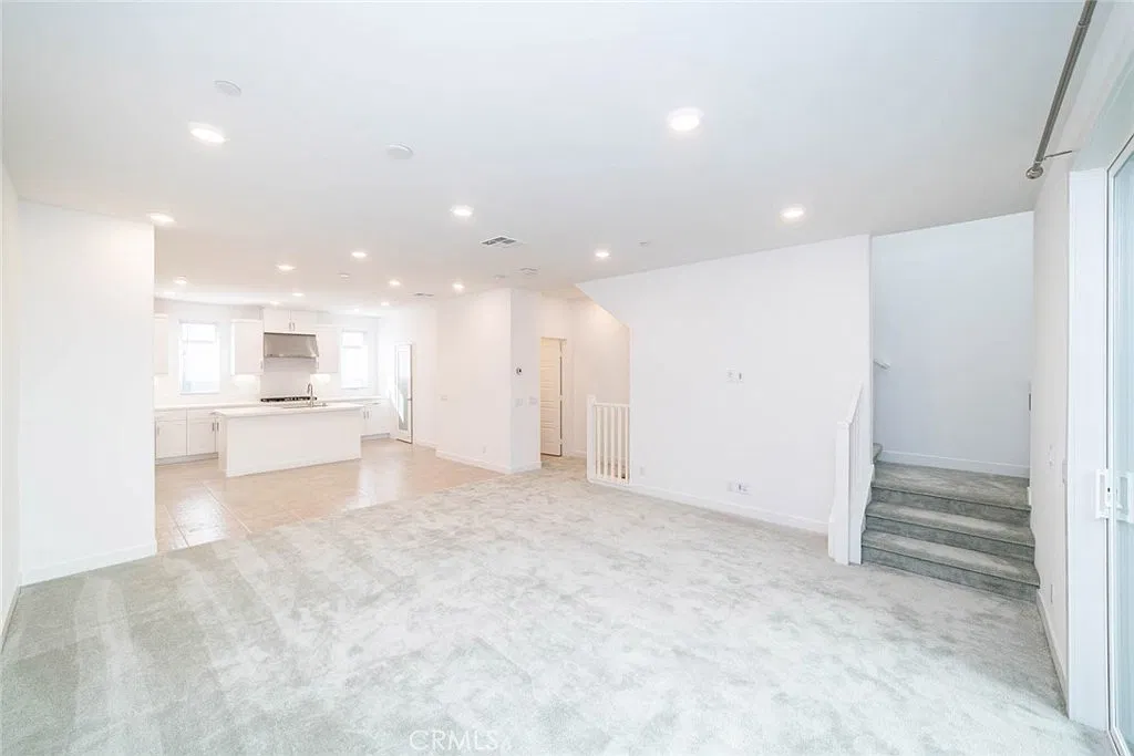 3 bed, 2.5 bath, 1772 sqft, $4,500 — Photo 4