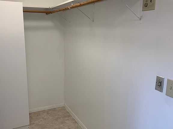 3rd image of 1388 N Oxford Ave