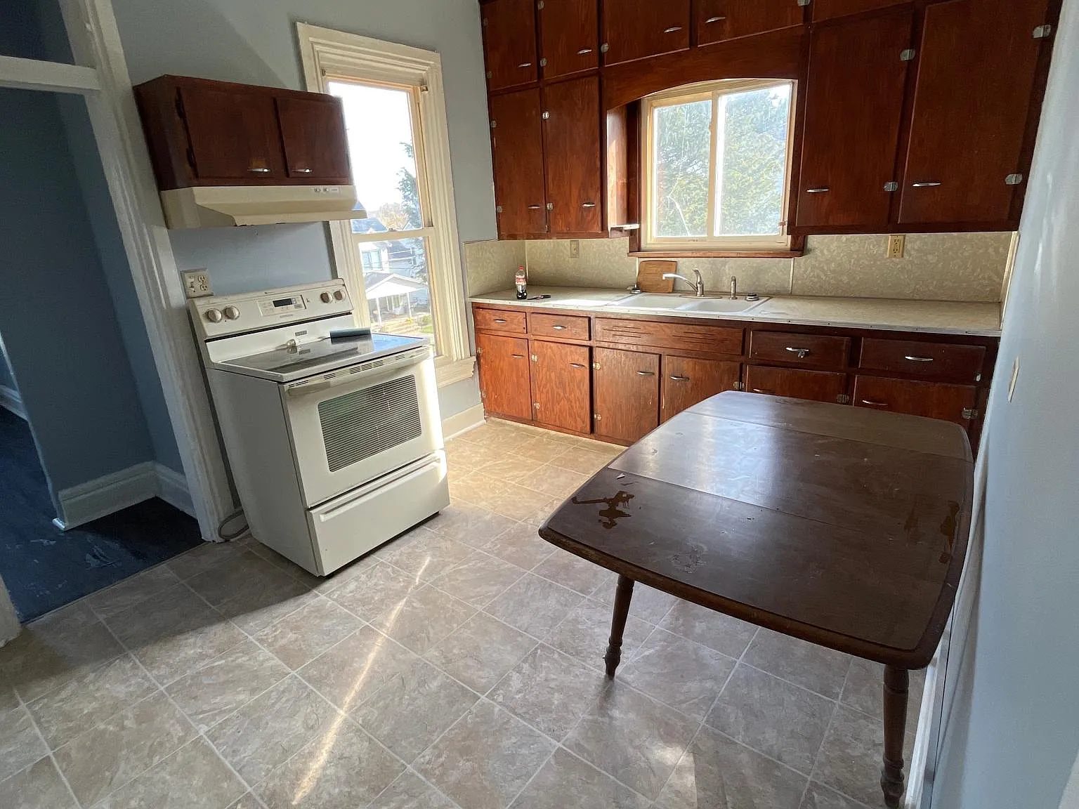 319 S Wilkinson Ave — Photo 3
