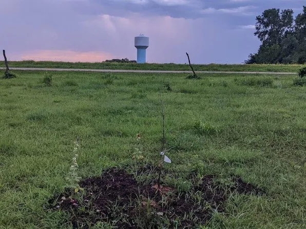 37 Southeast St, Tecumseh, KS 66542