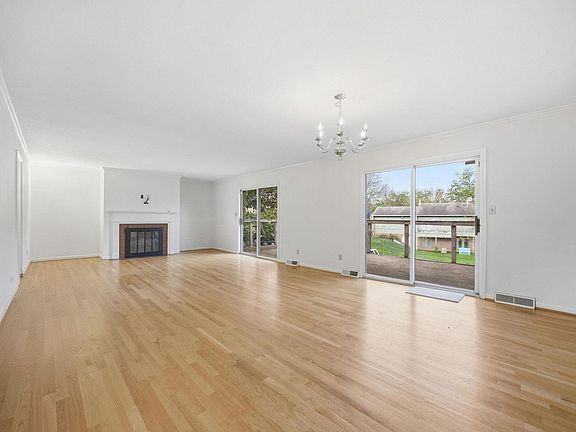 17th image of 2044 Manor Dr