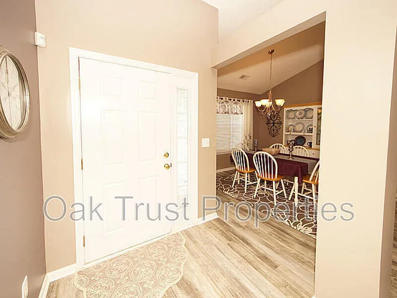 3 bed, 2.0 bath, 1504 sqft, $2,495 — Photo 3