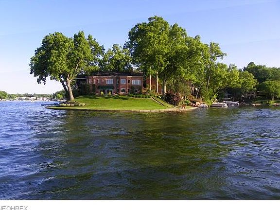 3rd image of 3547 Peninsula Dr