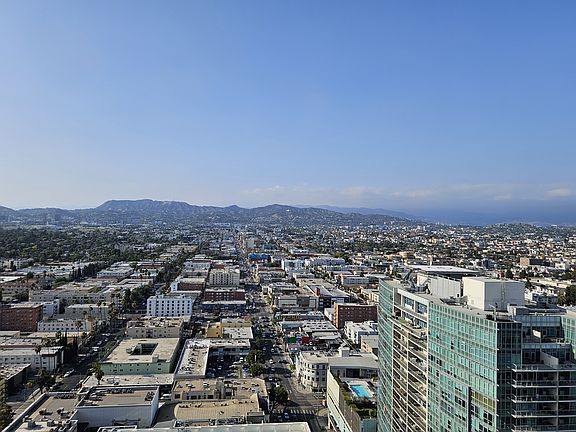 5th image of 3810 Wilshire Blvd APT 411