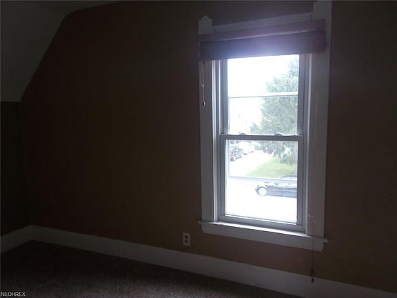 4th image of 123 Fairlawn Ave