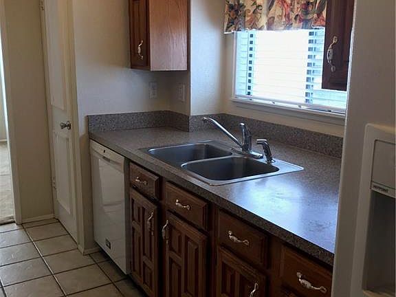 4th image of 2800 Hamlett Ln