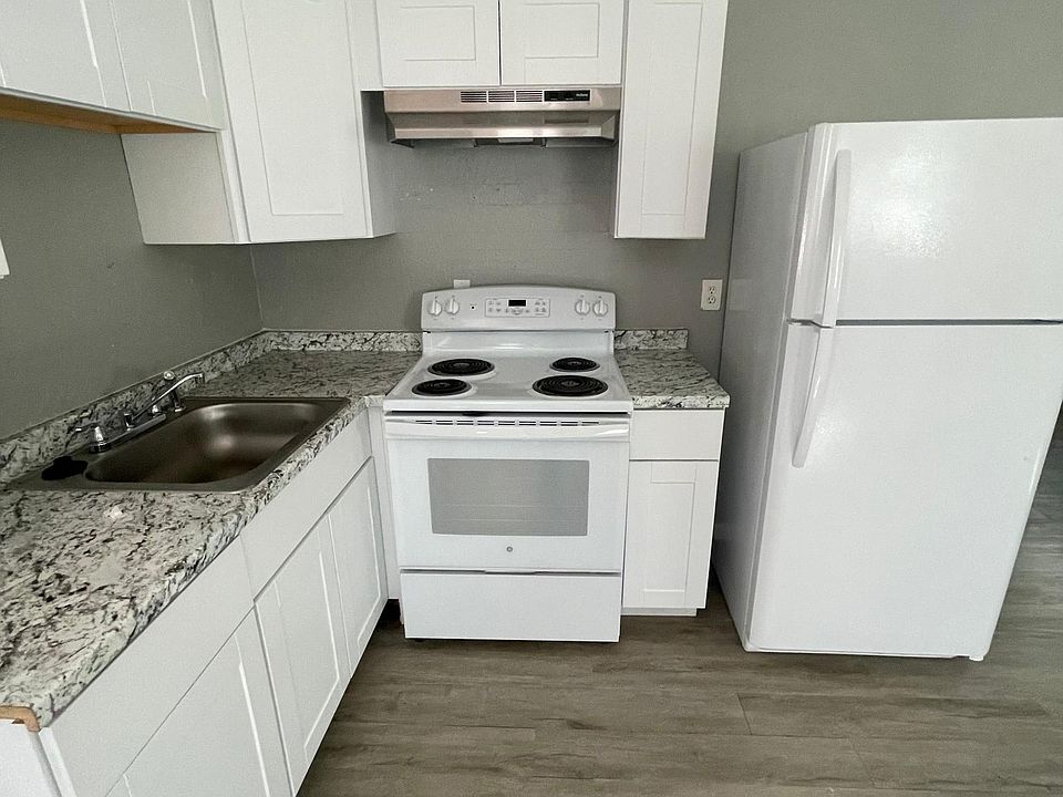 1st image of 2814 W Augusta Ave