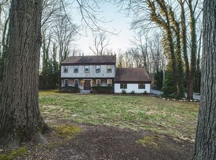 8 Van Brunt Manor Rd, Setauket, NY 11733