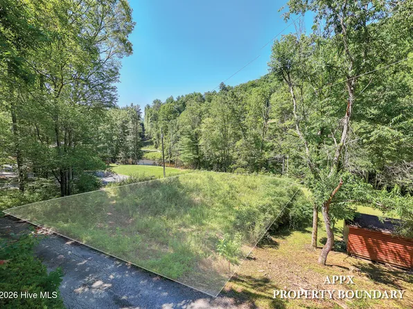 3 Riverview Dr, Robbinsville, NC 28771