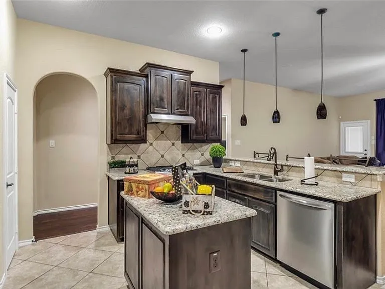 1410 Majestic Meadows Dr — Photo 11