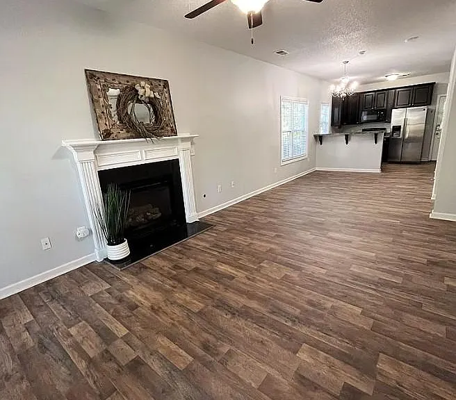 313 Castleburg Ln — Photo 6