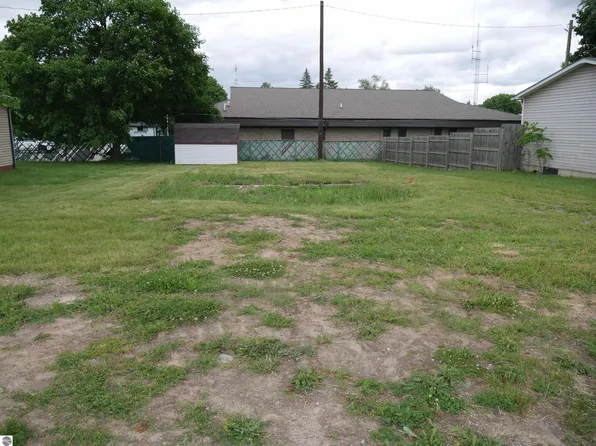 214 Court St, West Branch, MI 48661
