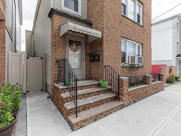 2nd image of 125 Laidlaw Ave #1
