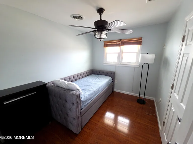 129 E Raritan Dr — Photo 16